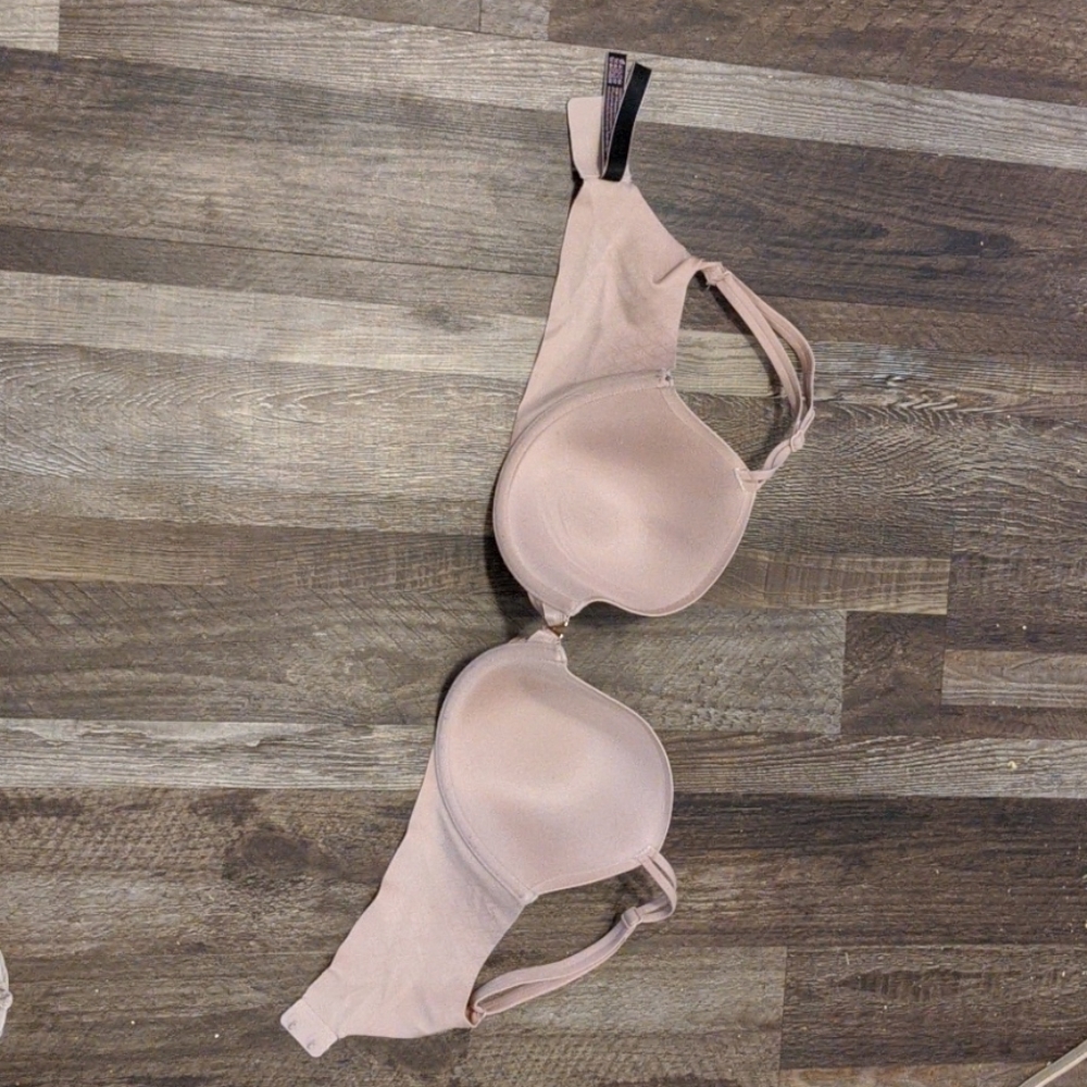 Victoria Secret Bra - Picture 2 of 5